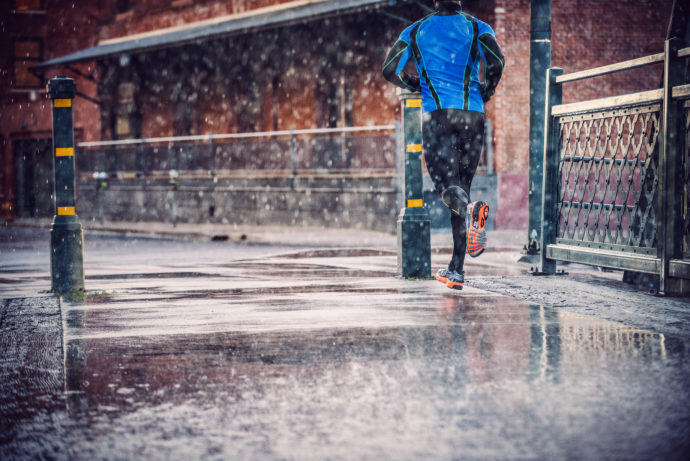 Whatever the weather: GORE-TEX products protect you.