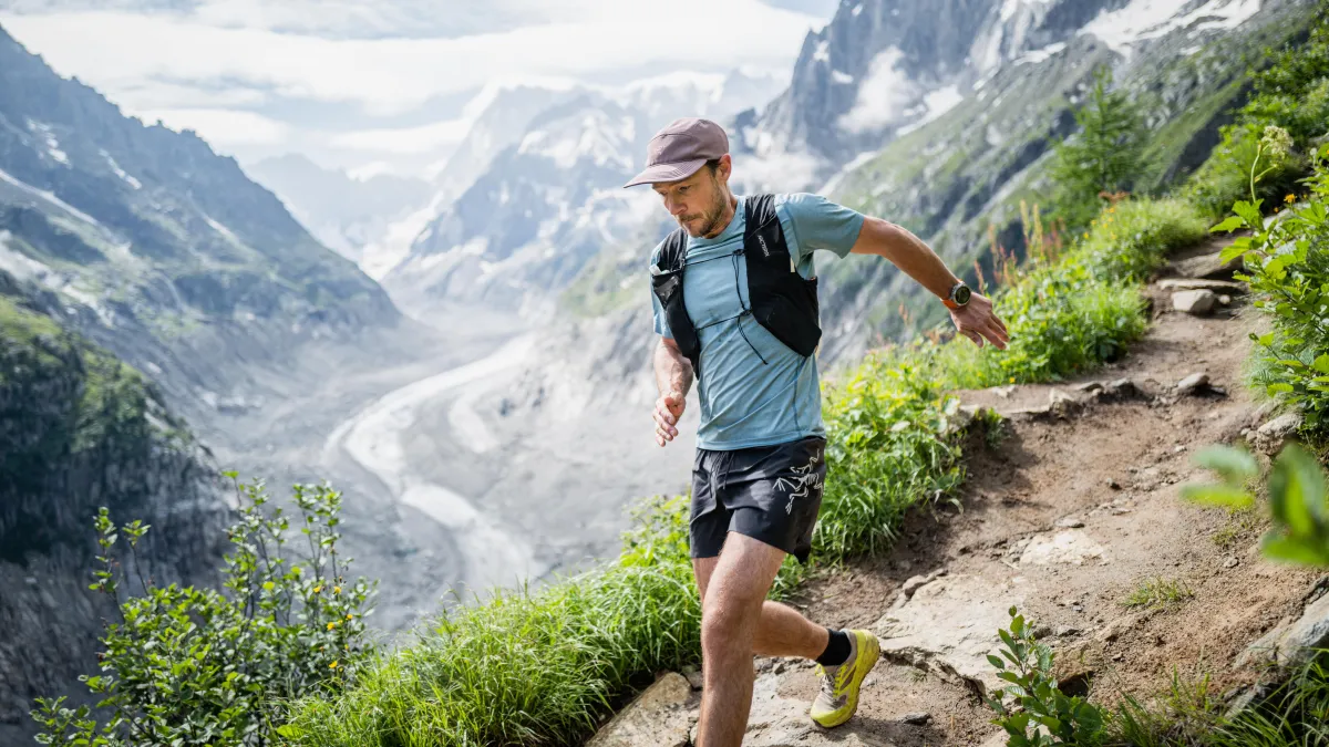 Adam Campbell course en sentier