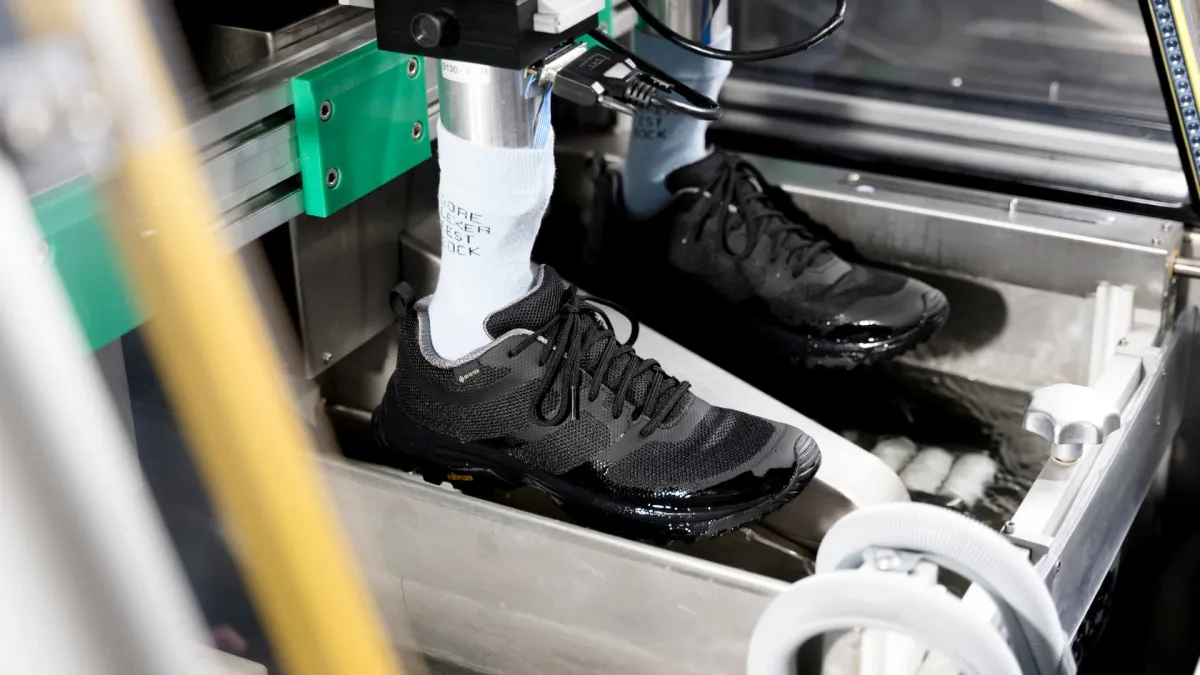 Shoes going through the GORE-TEX Brand flexer test