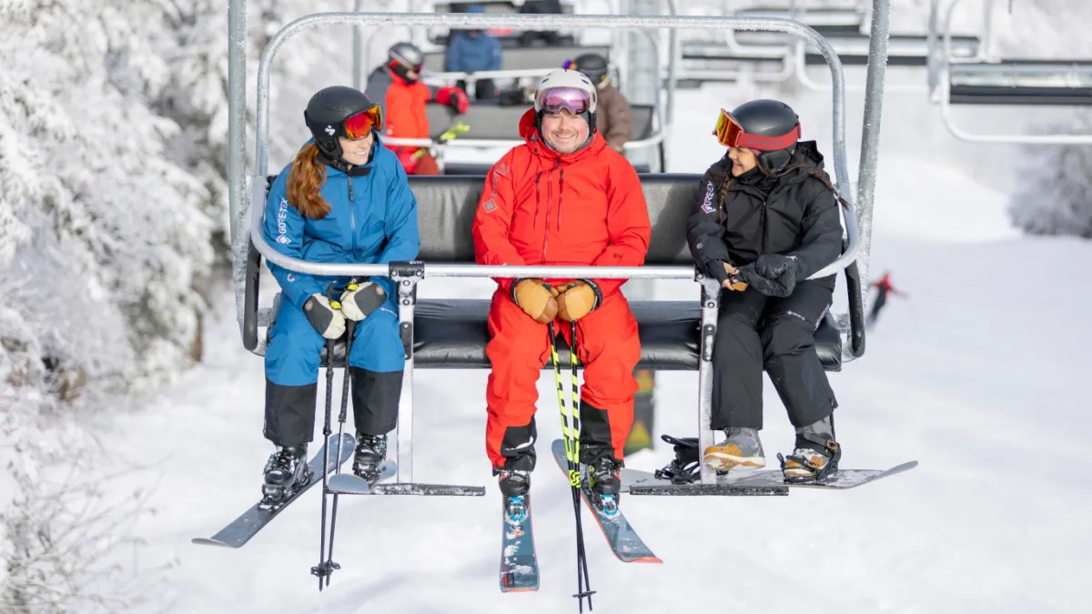Video showing how GORE-TEX ski outerwear rental works