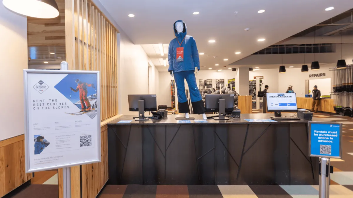 GORE-TEX Garment rental counter