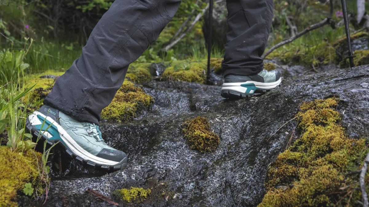 Oboz Bridger Ridge GTX shoes on a hike
